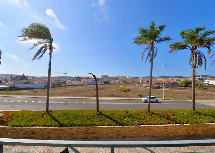 Pebble - 1 Bedroom Sleeps 5 With Pool & Tennis Court Апартаменты Сан-Мартинью-ду-Порту