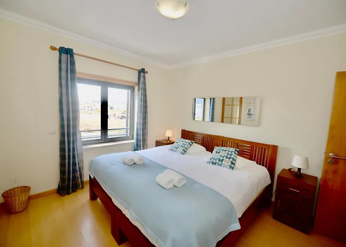 Pebble - 1 Bedroom Sleeps 5 With Pool & Tennis Court Апартаменты Сан-Мартинью-ду-Порту