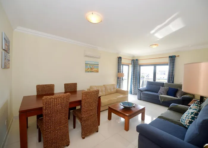 Апартаменты Pebble - 1 Bedroom Sleeps 5 With Pool & Tennis Court Сан-Мартинью-ду-Порту