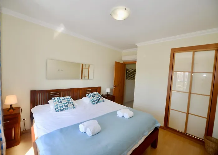 Pebble - 1 Bedroom Sleeps 5 With Pool & Tennis Court Апартаменты