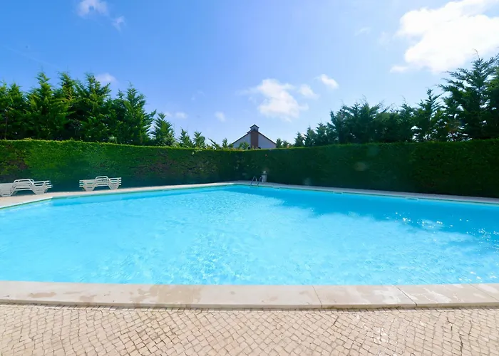 Pebble - 1 Bedroom Sleeps 5 With Pool & Tennis Court Апартаменты Сан-Мартинью-ду-Порту