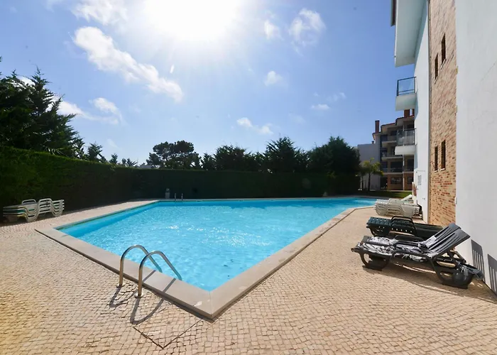 Pebble - 1 Bedroom Sleeps 5 With Pool & Tennis Court Сан-Мартинью-ду-Порту